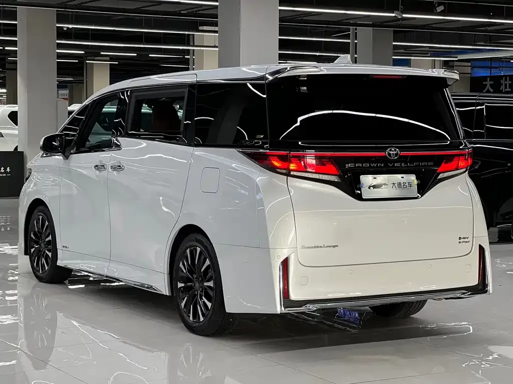 Toyota Vellfire — фото 4