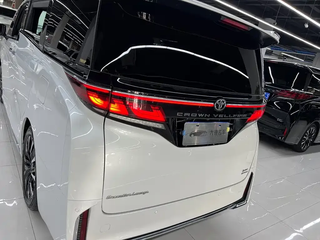 Toyota Vellfire — фото 8