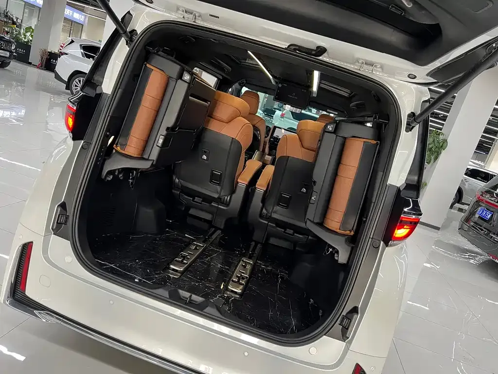 Toyota Vellfire — фото 5