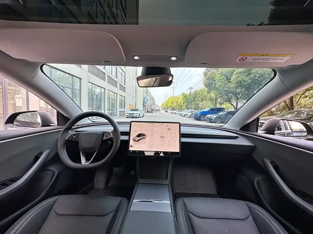 Tesla Model 3 — фото 3