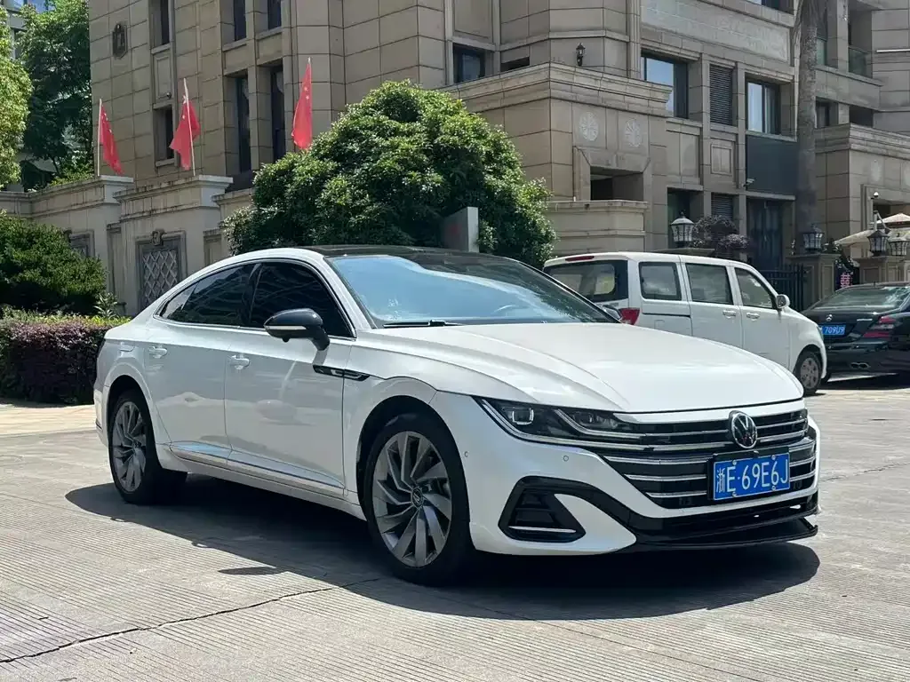 Volkswagen CC 2023 из CN, фото 2