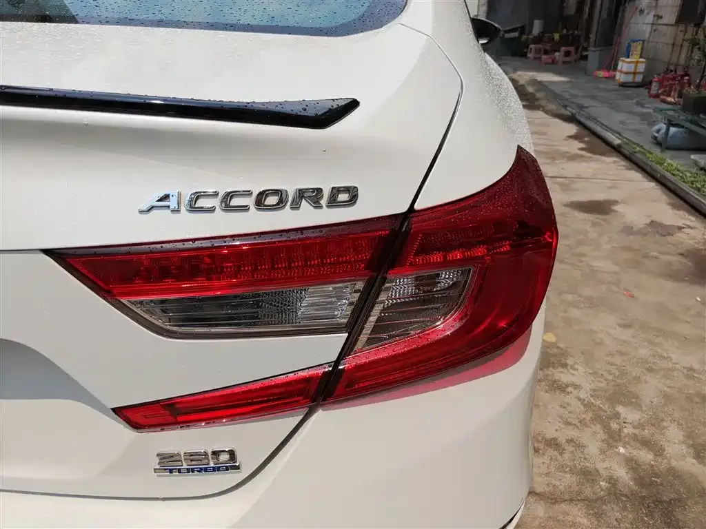 Honda Accord — фото 8