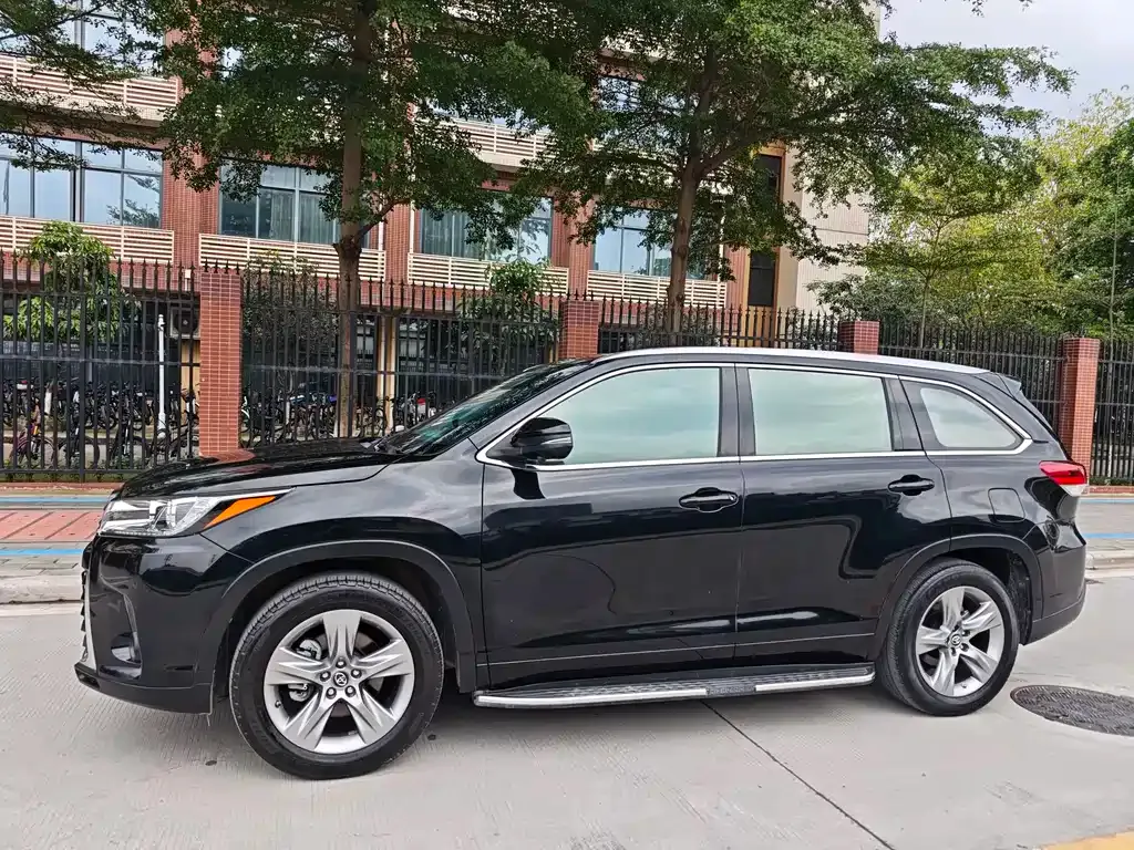 Toyota Highlander — фото 10