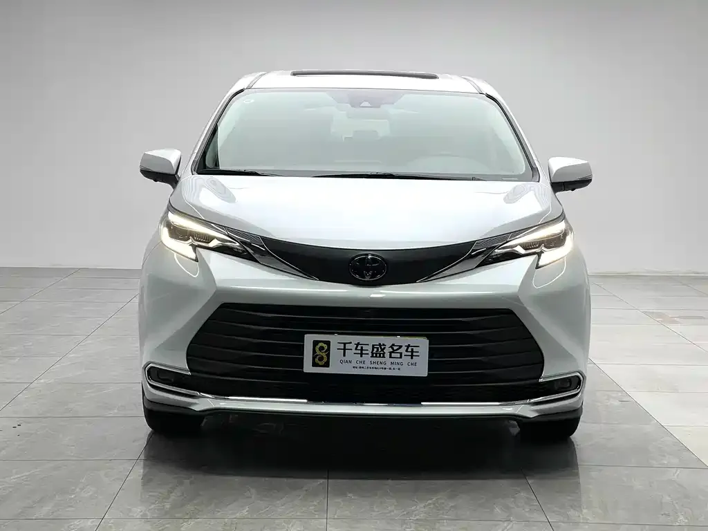 Toyota Sienna — фото 2