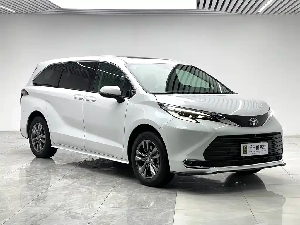 Toyota Sienna — фото 9