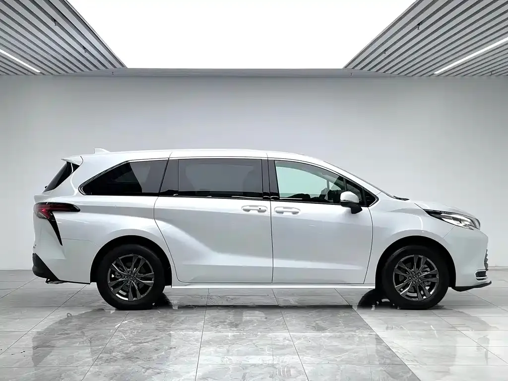 Toyota Sienna — фото 6