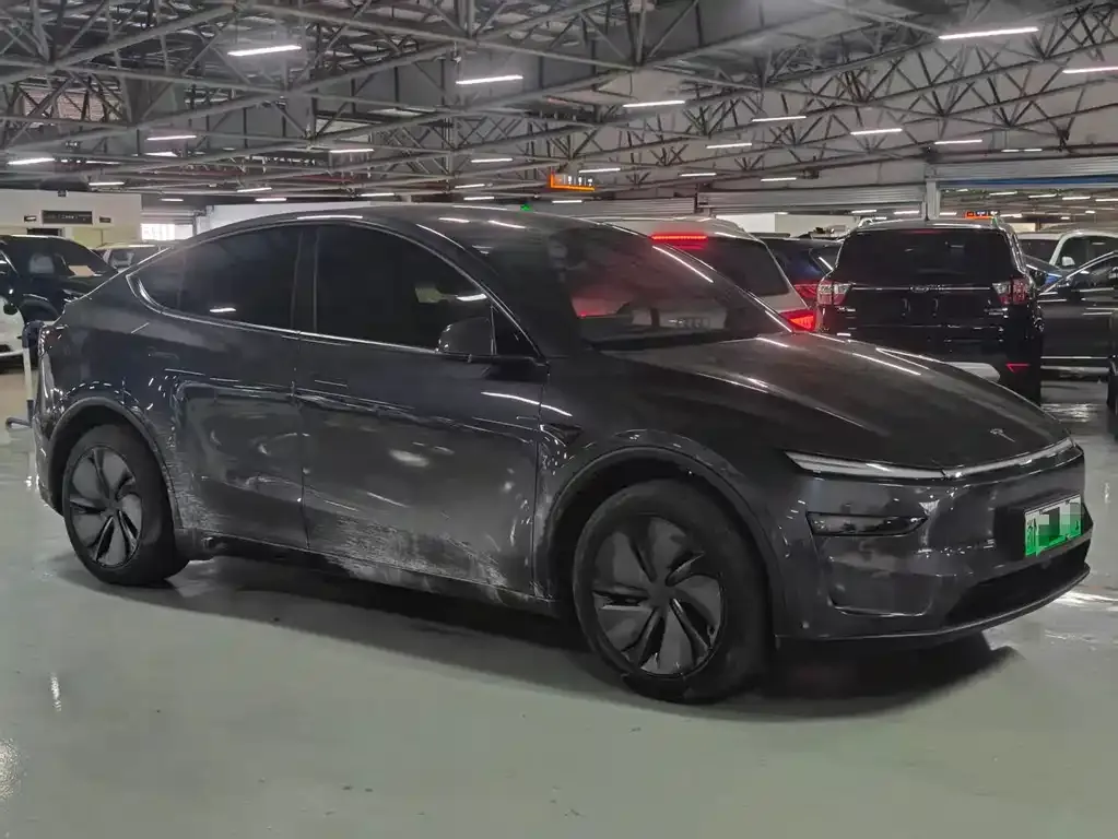 Tesla Model Y — фото 8