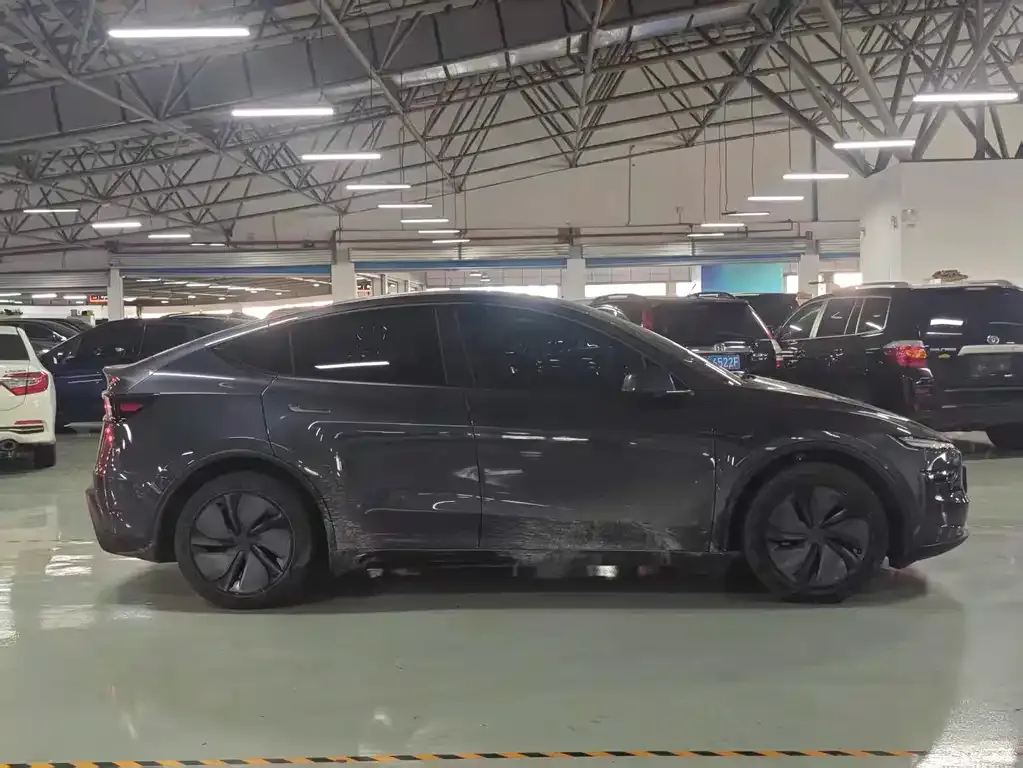 Tesla Model Y — фото 5