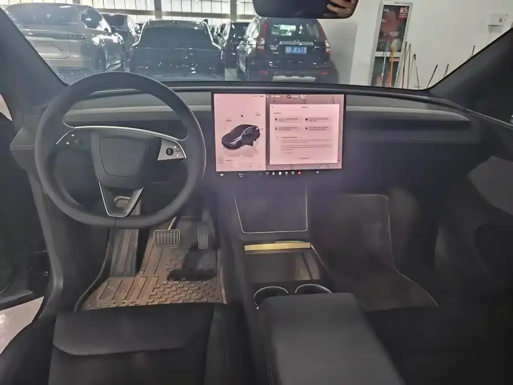 Tesla Model Y — фото 4