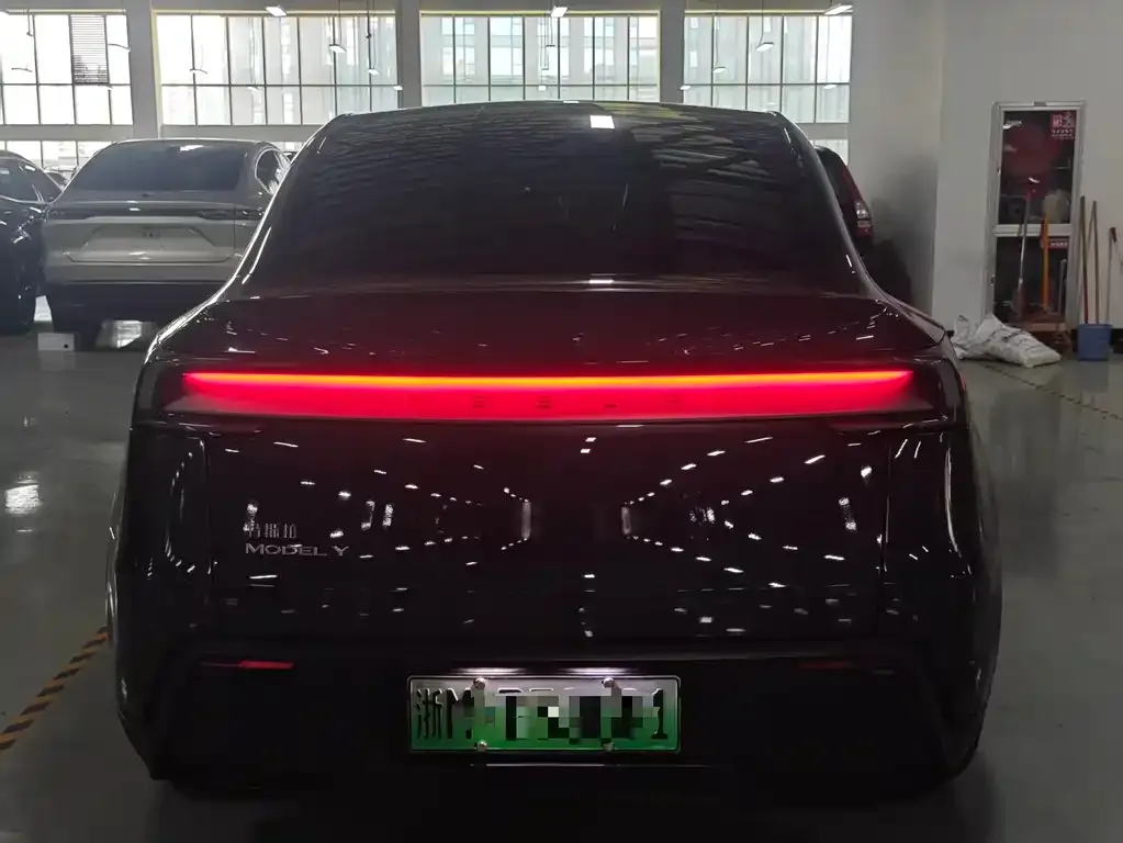 Tesla Model Y — фото 3