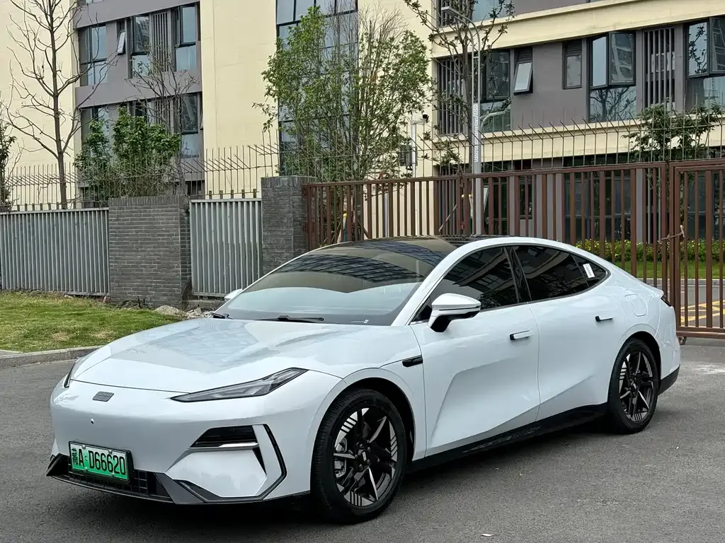 Geely Galaxy E8