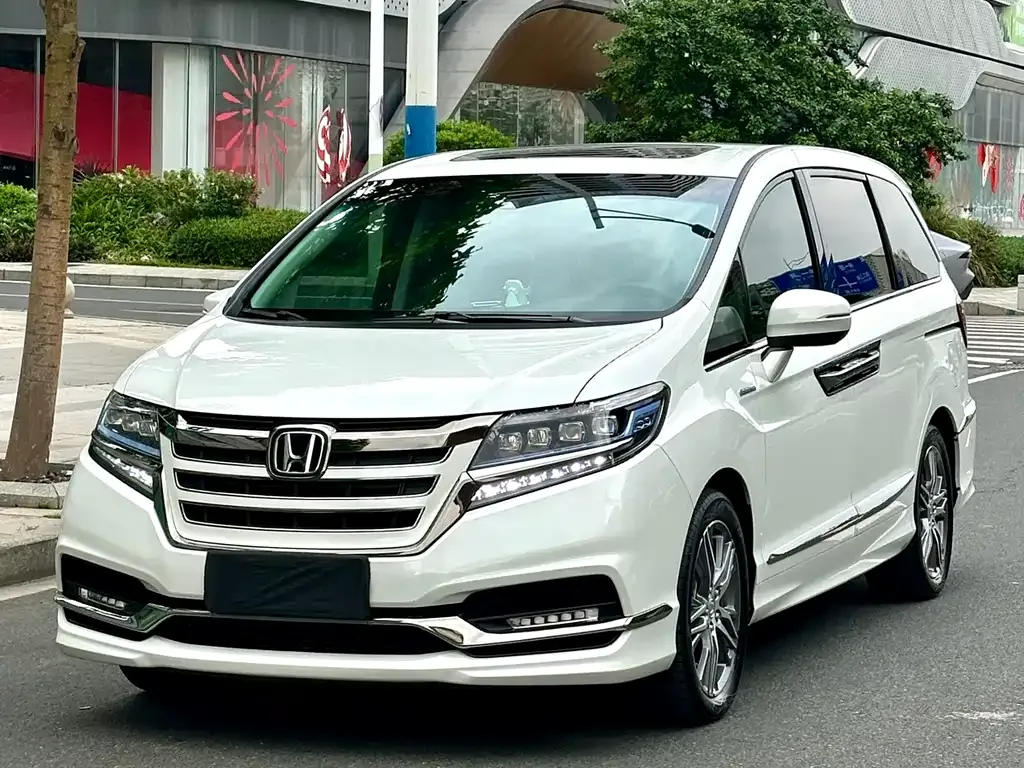 Honda Elysion — фото 1