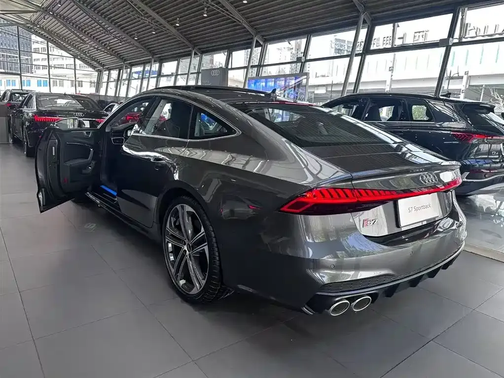 Audi S7 — фото 2