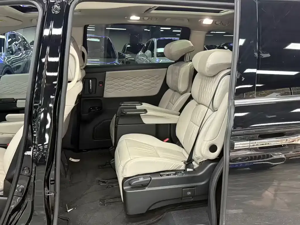 Honda Elysion 2024 из CN, фото 2