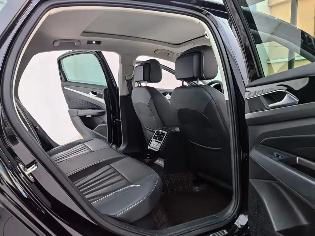 Volkswagen Passat 2024 из CN, фото 7