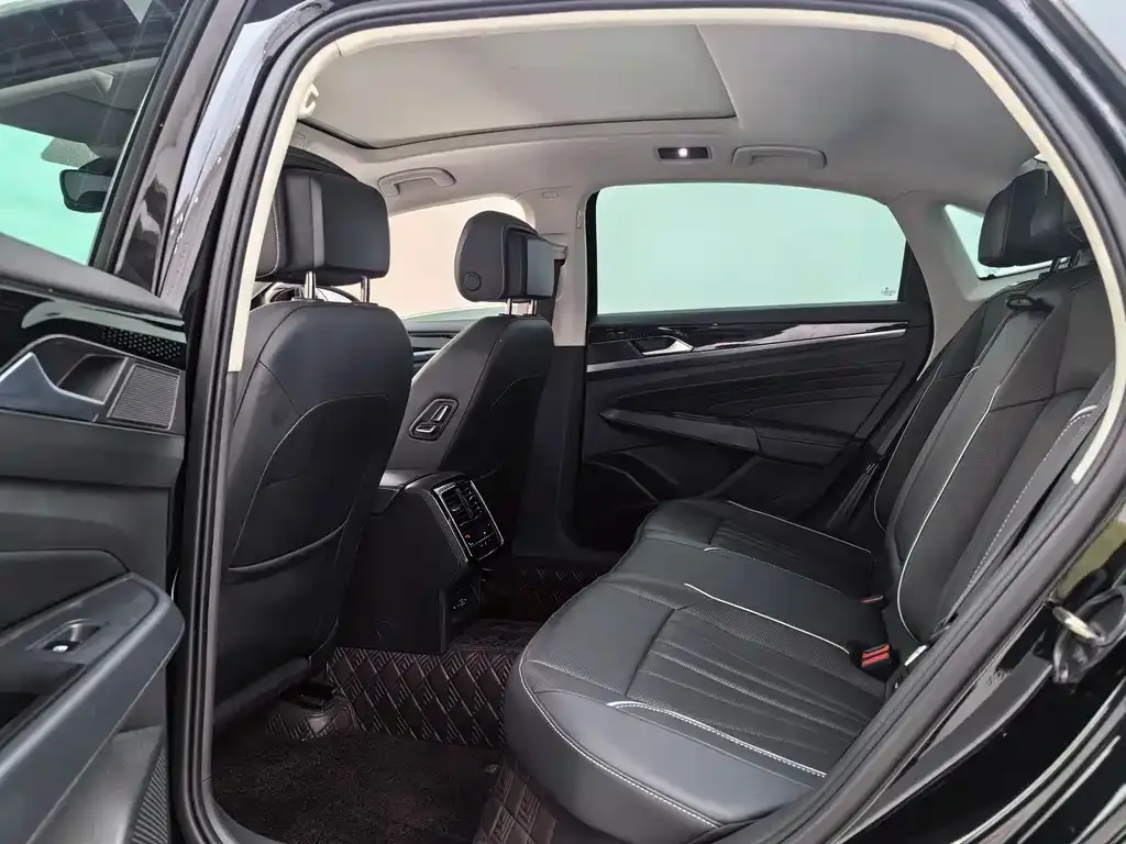 Volkswagen Passat 2024 из CN, фото 3