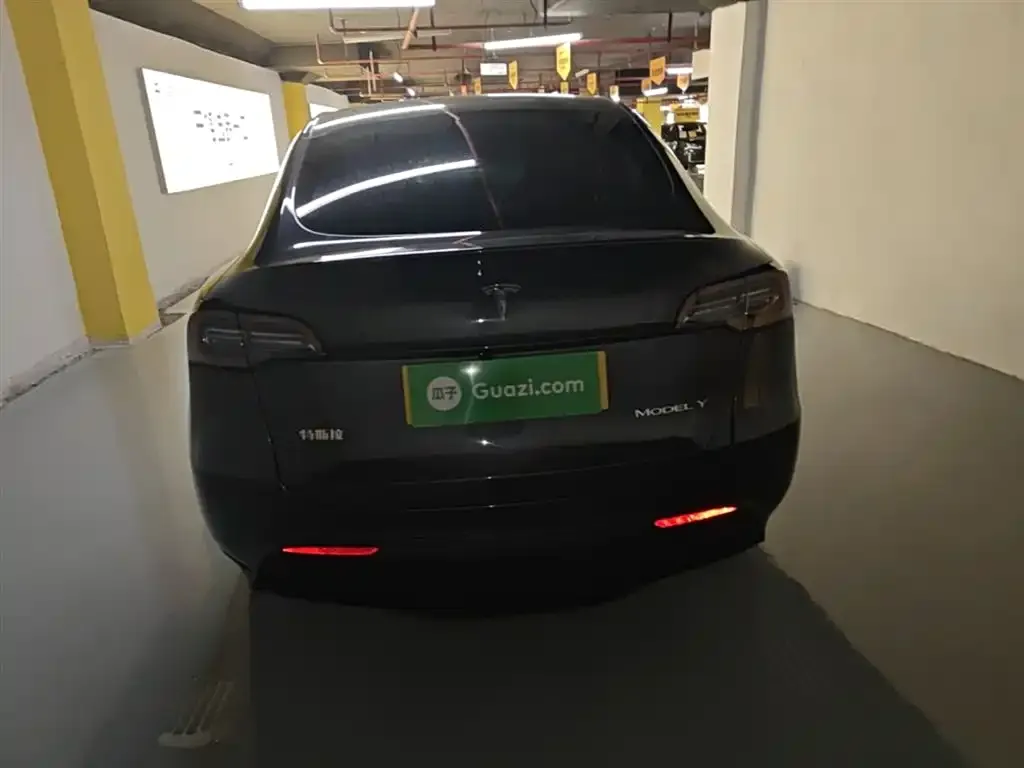 Tesla Model Y — фото 10