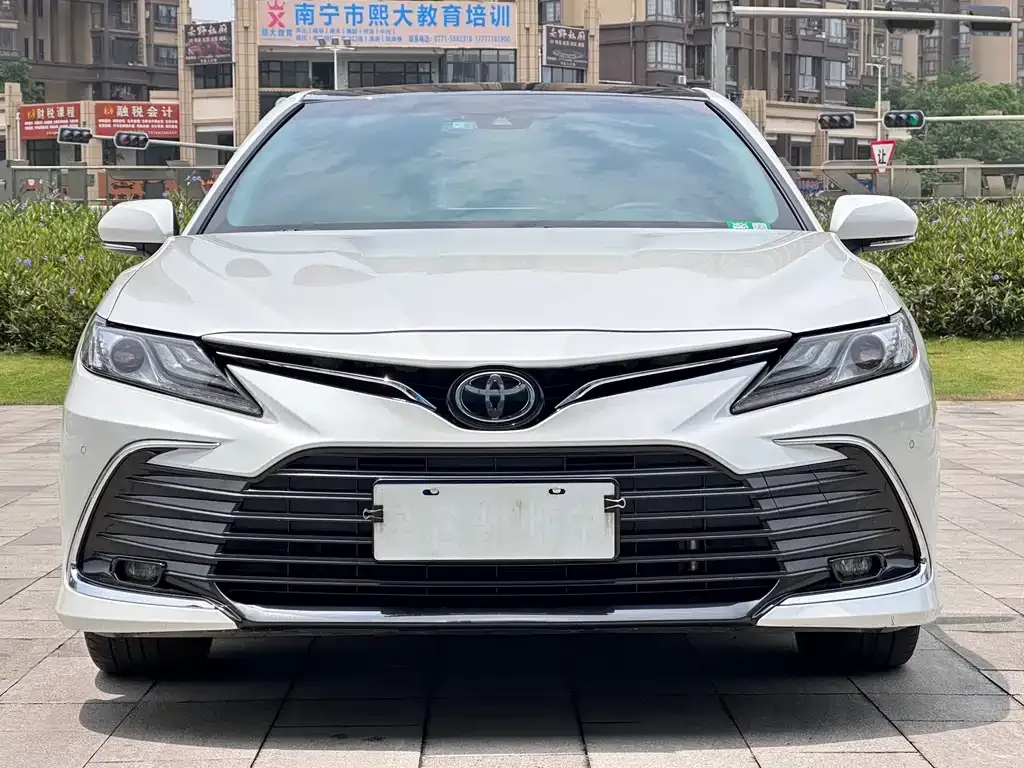 Toyota Camry — фото 5