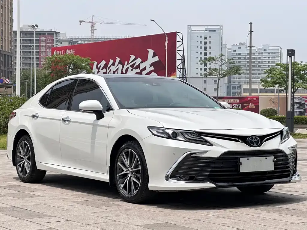 Toyota Camry — фото 3