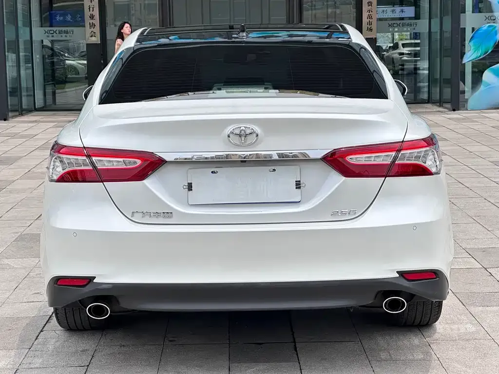 Toyota Camry — фото 8