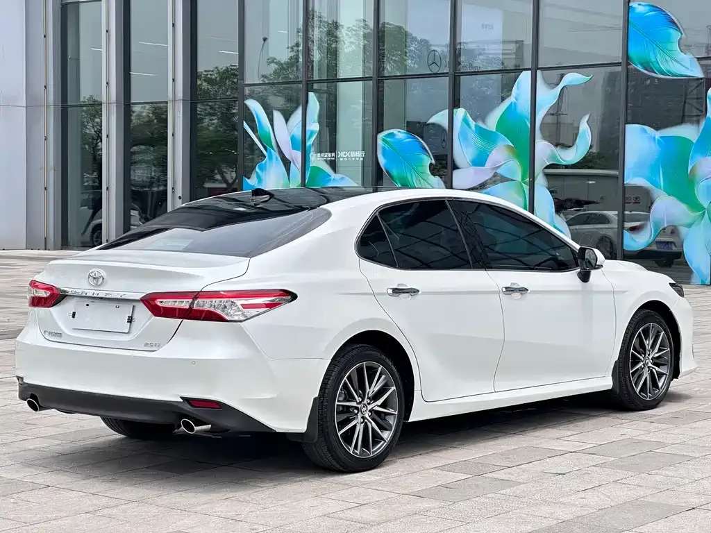 Toyota Camry — фото 7