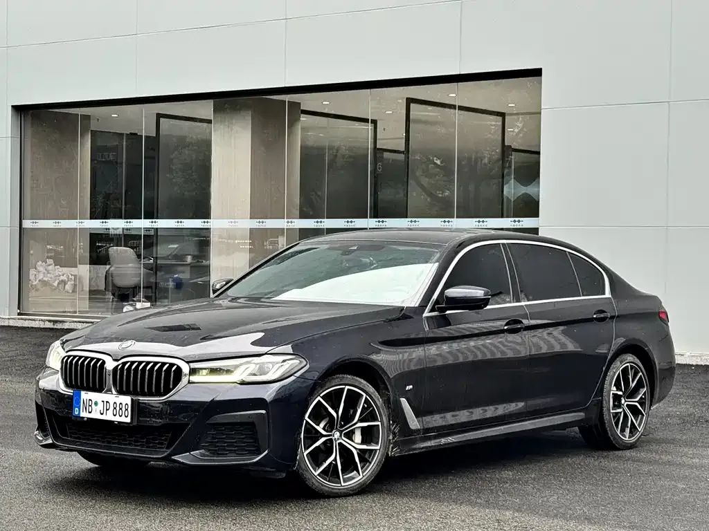 BMW 5 Series — фото 1