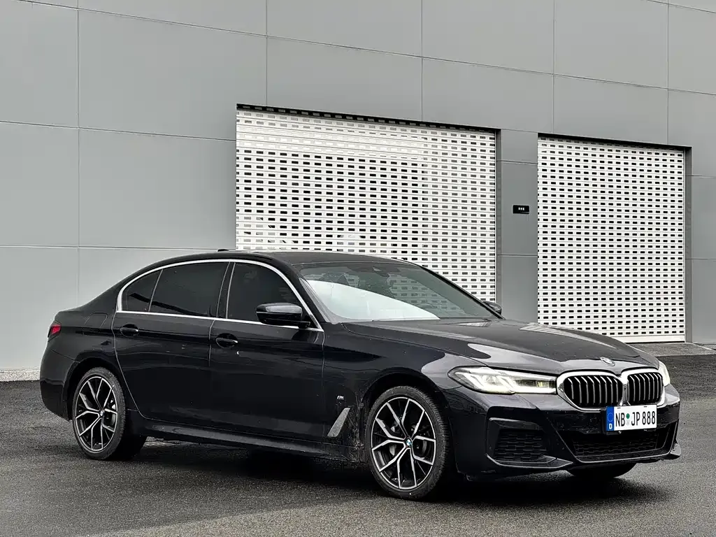 BMW 5 Series — фото 8