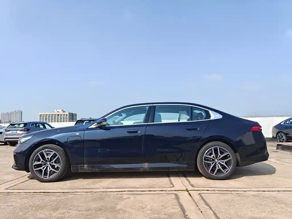 BMW i5 — фото 4