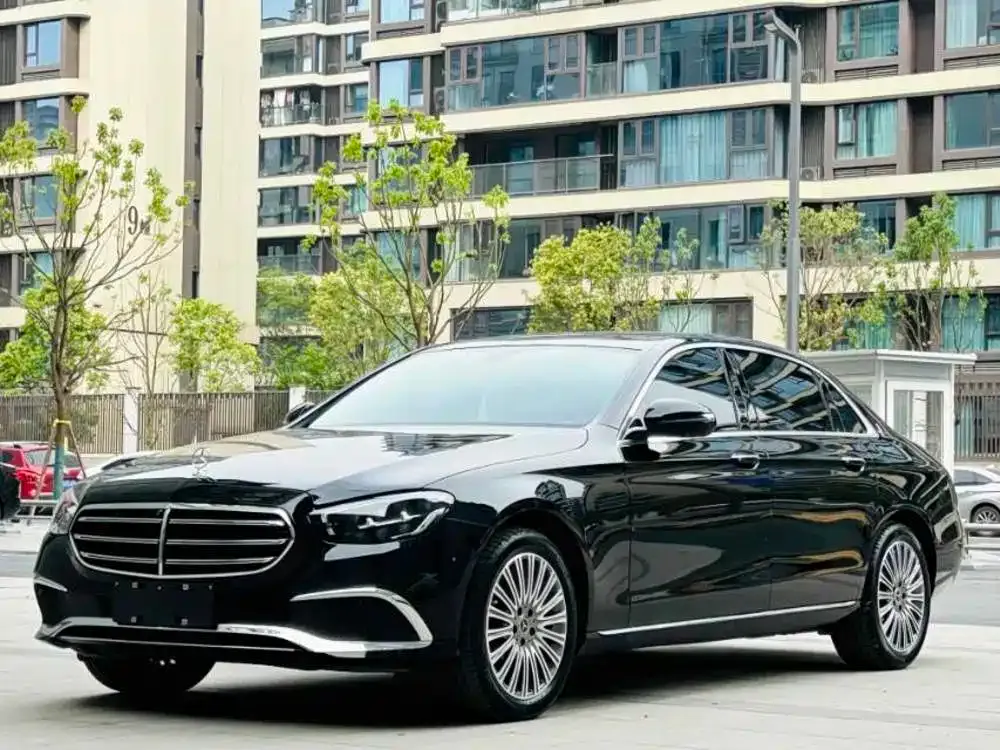 Mercedes-Benz E-Class — фото 1