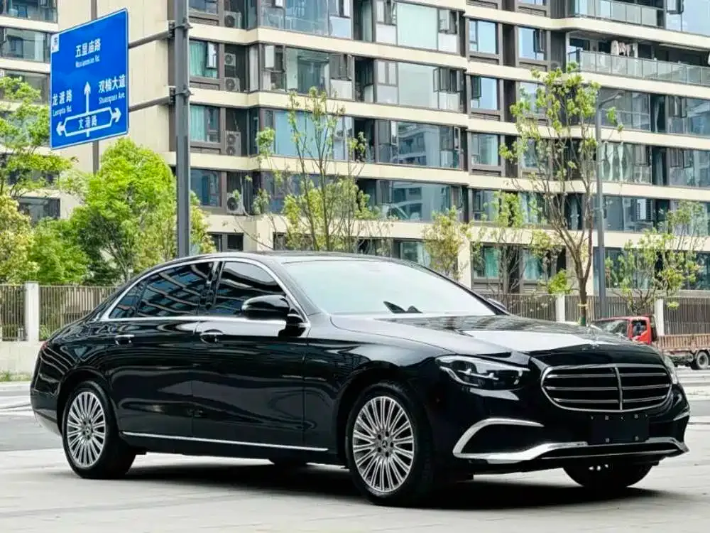 Mercedes-Benz E-Class — фото 4