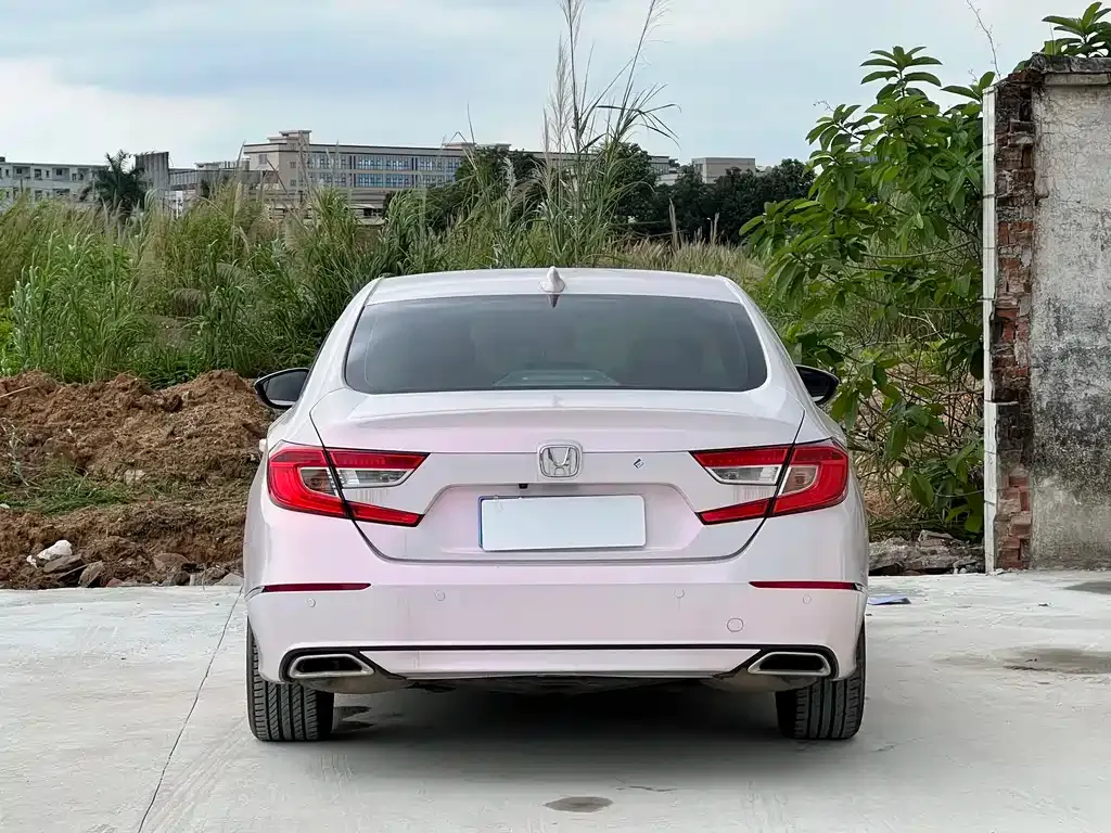Honda Accord — фото 9