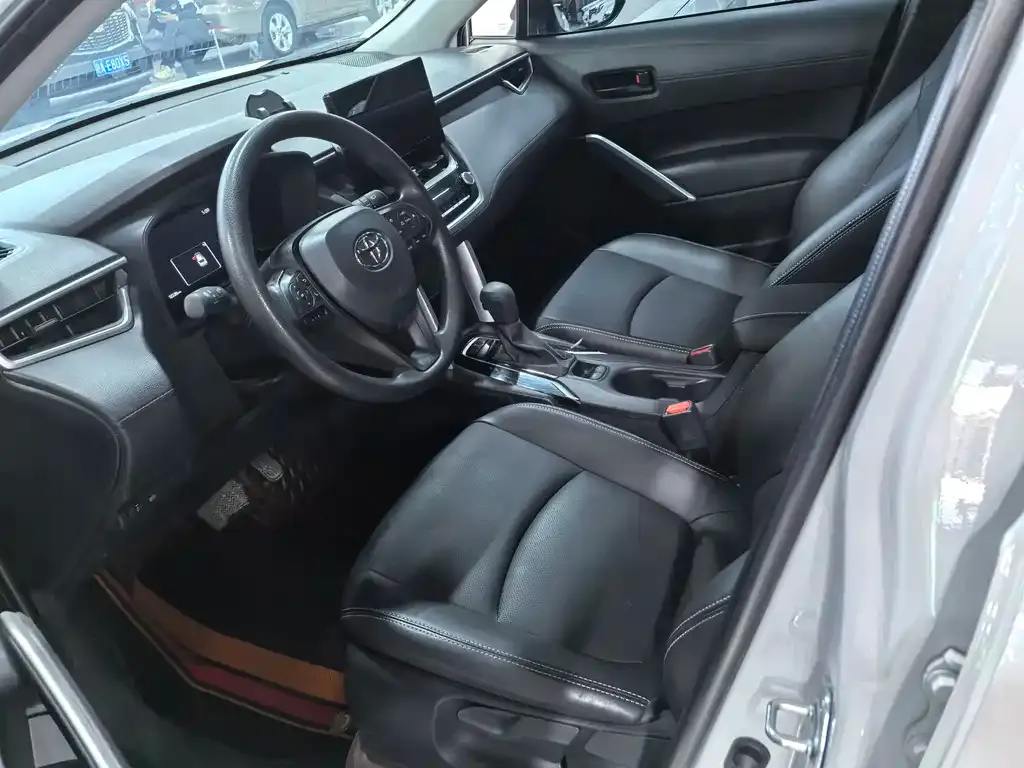 Toyota Corolla Cross — фото 7
