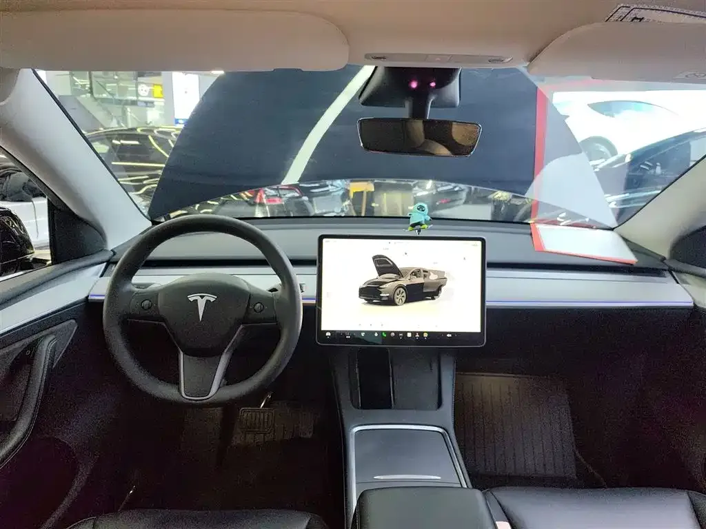 Tesla Model Y — фото 8