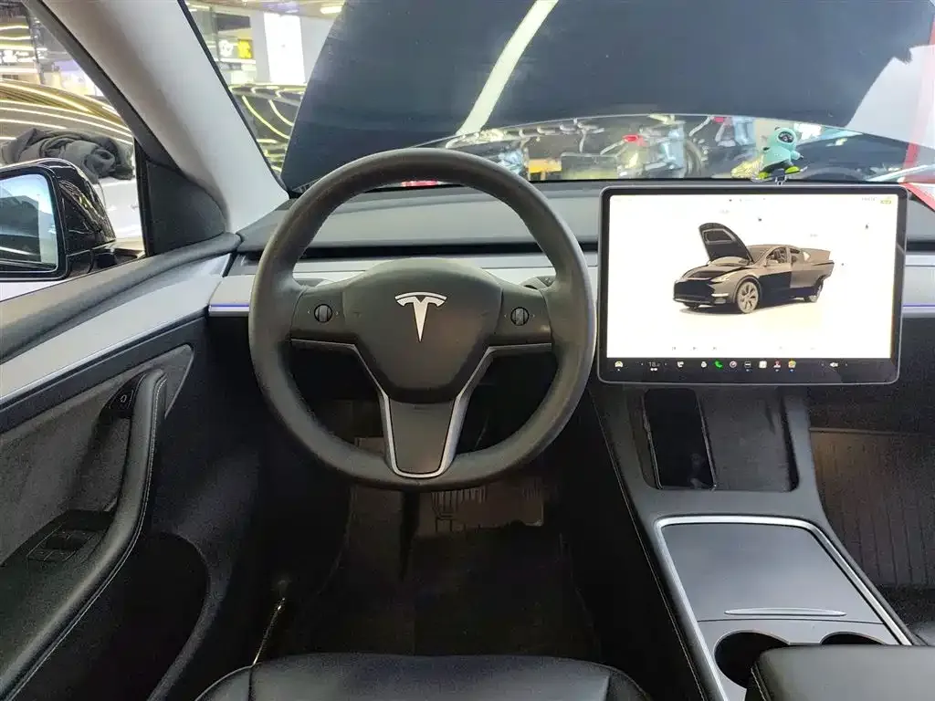 Tesla Model Y — фото 9