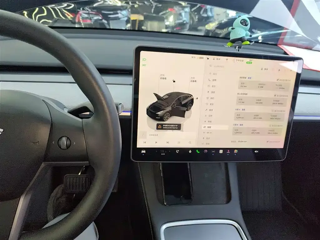 Tesla Model Y — фото 3