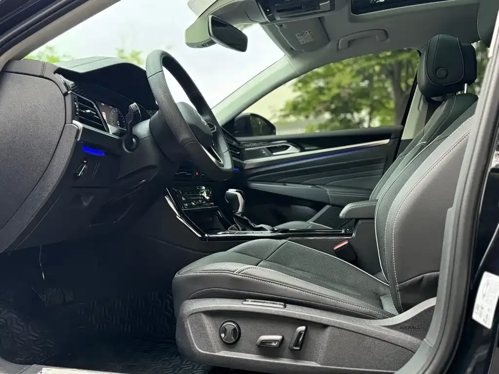 Volkswagen Passat 2022 из CN, фото 10