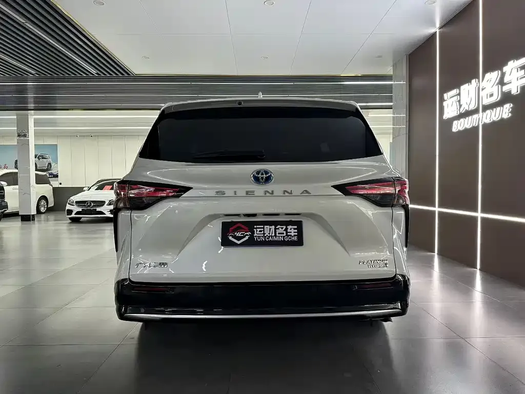 Toyota Sienna — фото 5