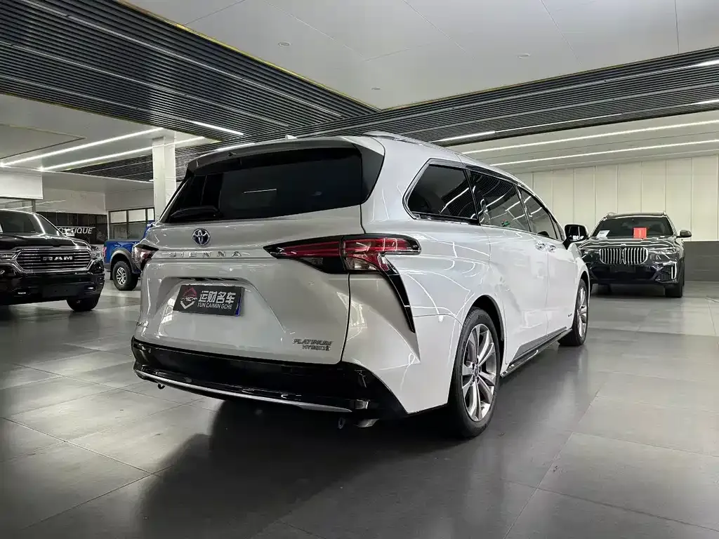 Toyota Sienna — фото 4