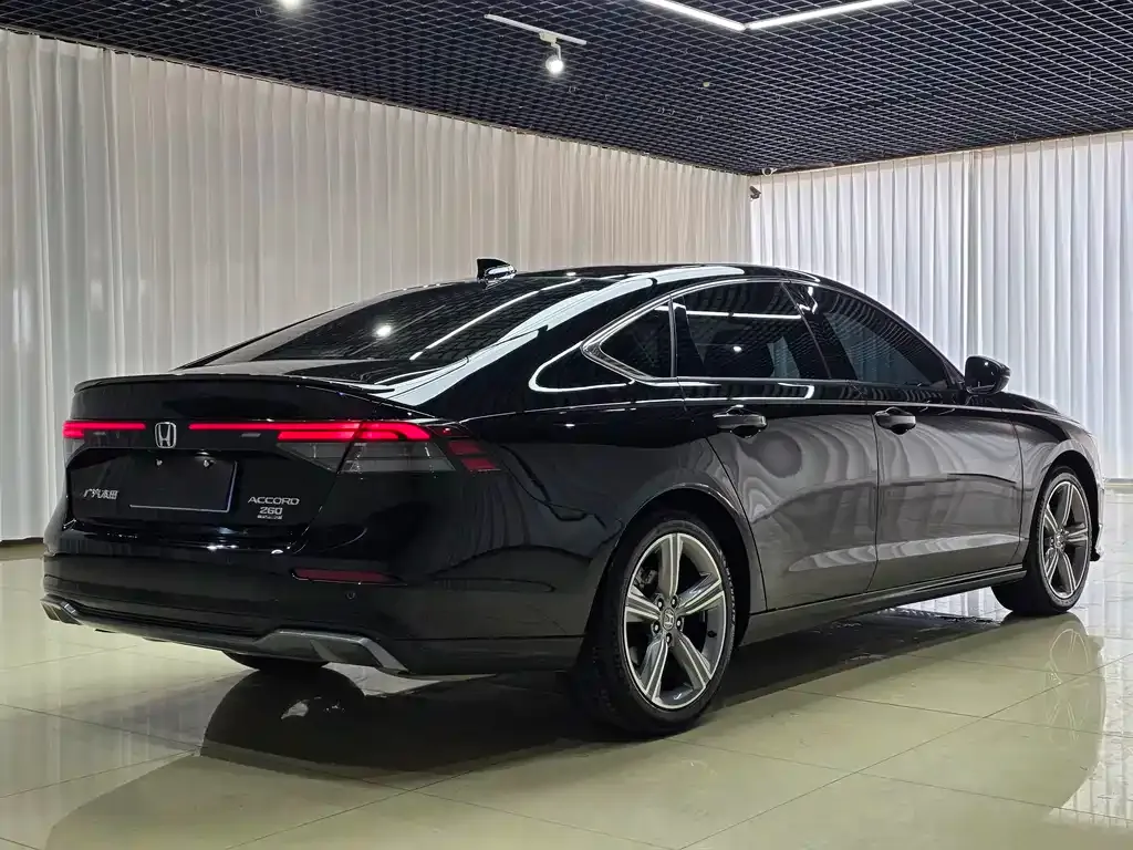 Honda Accord — фото 6