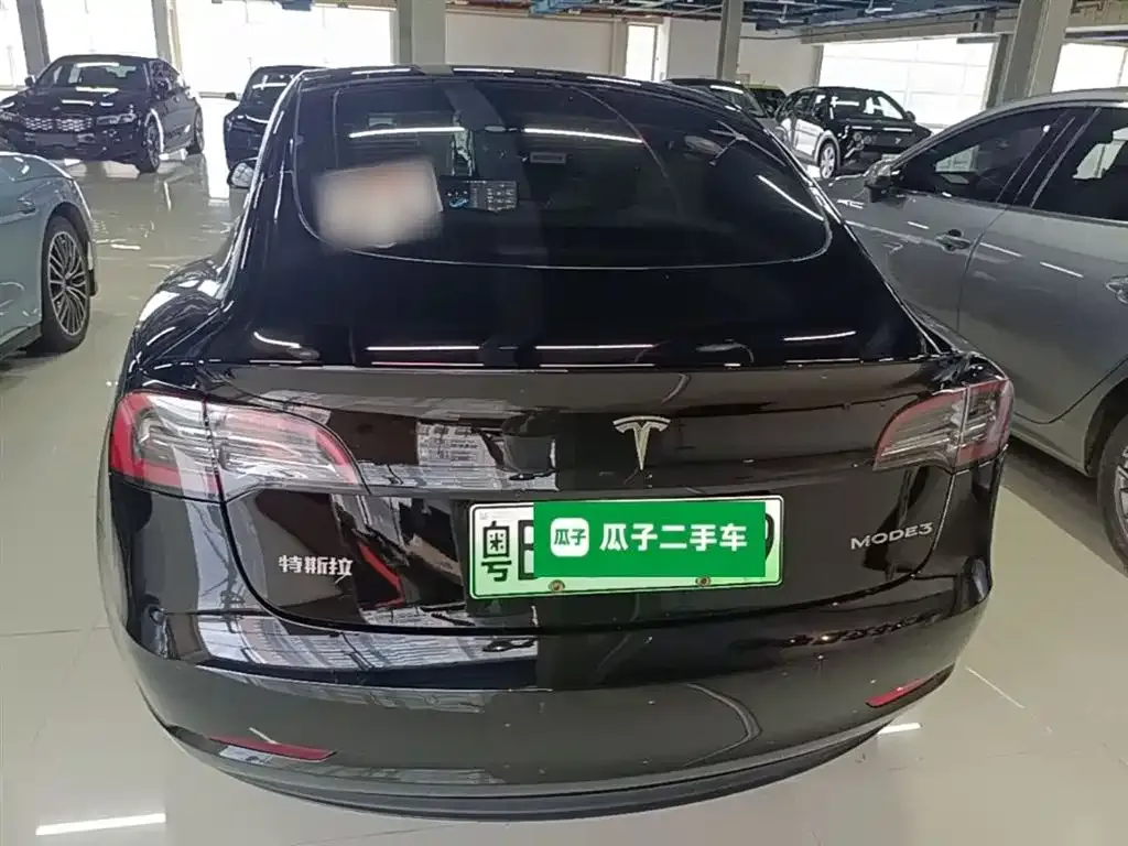 Tesla Model 3 — фото 4