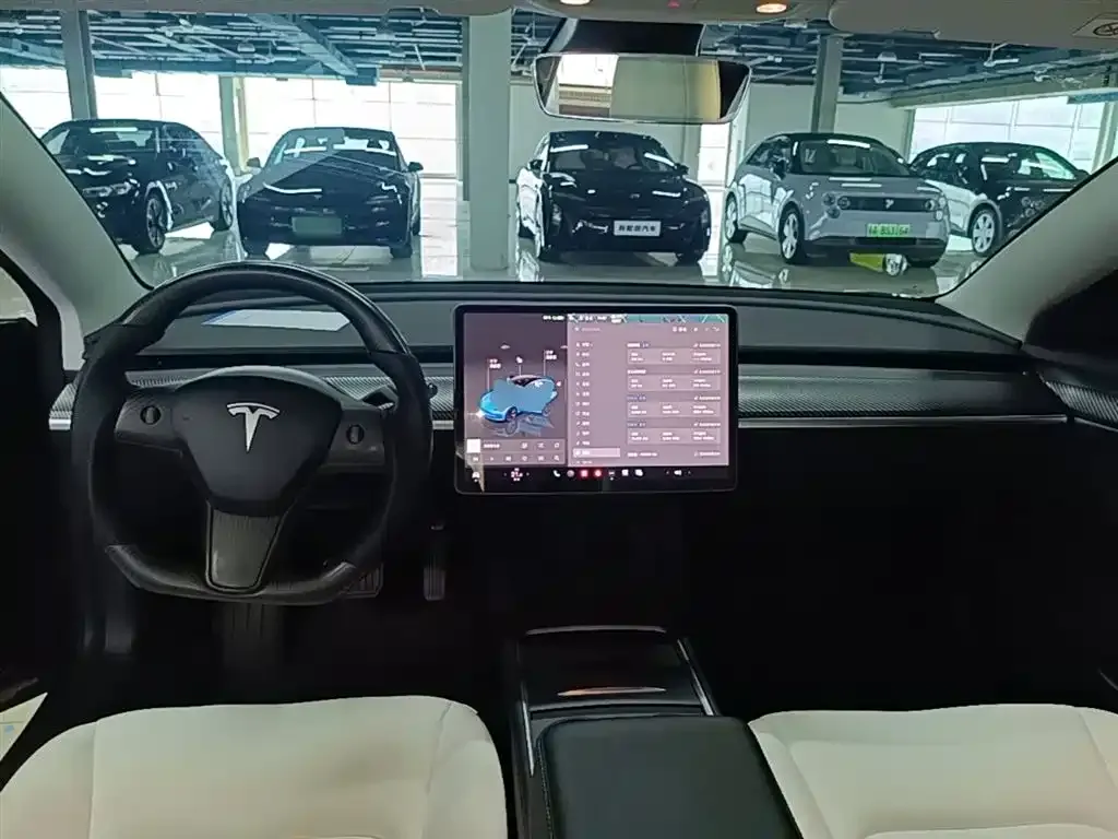Tesla Model 3 — фото 9