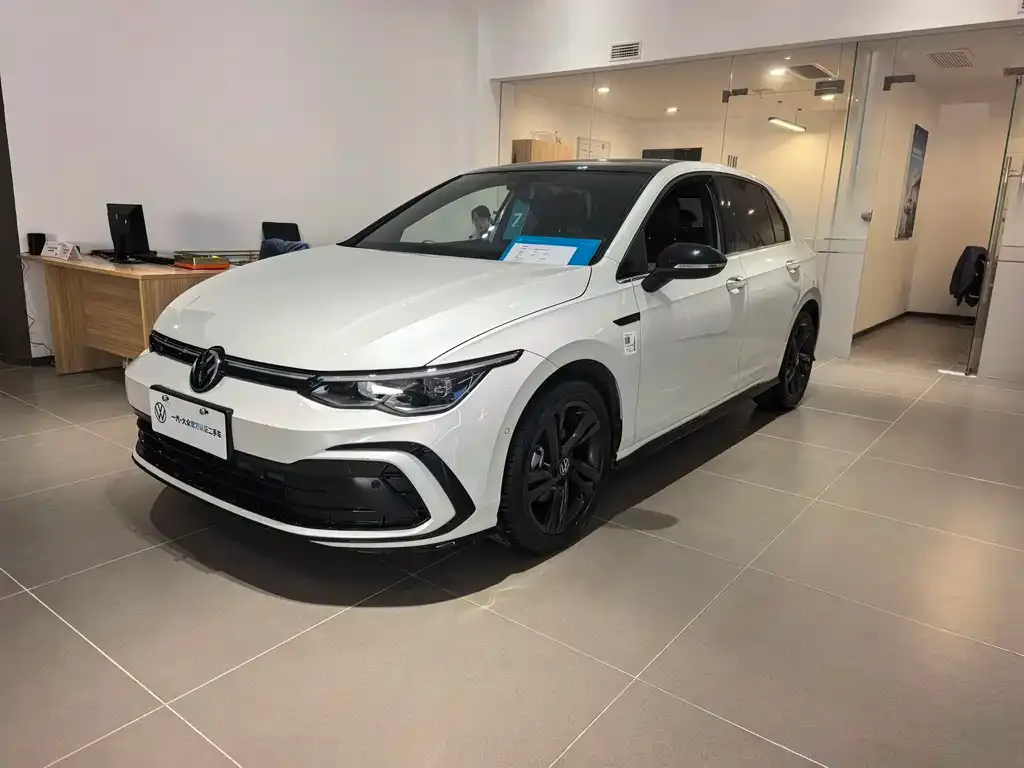 Volkswagen Golf 2024 из CN, фото 1
