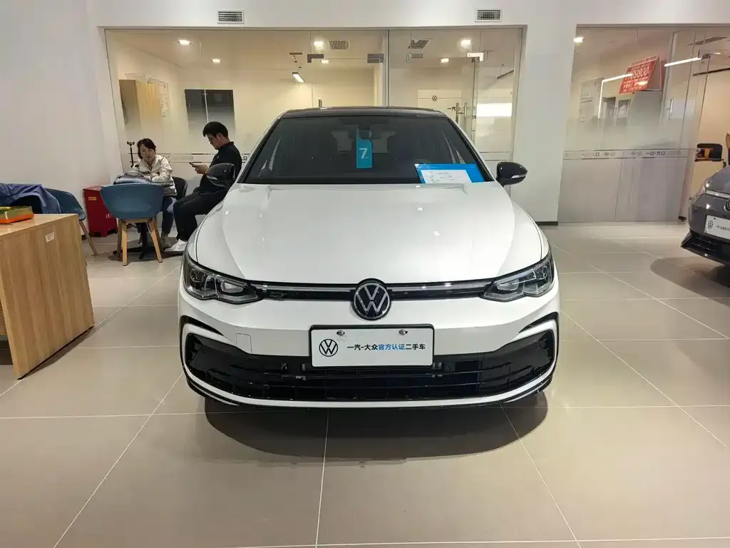Volkswagen Golf 2024 из CN, фото 5