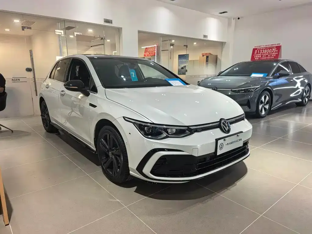 Volkswagen Golf 2024 из CN, фото 7