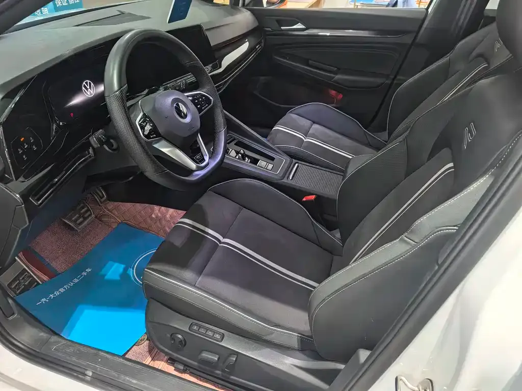 Volkswagen Golf 2024 из CN, фото 9