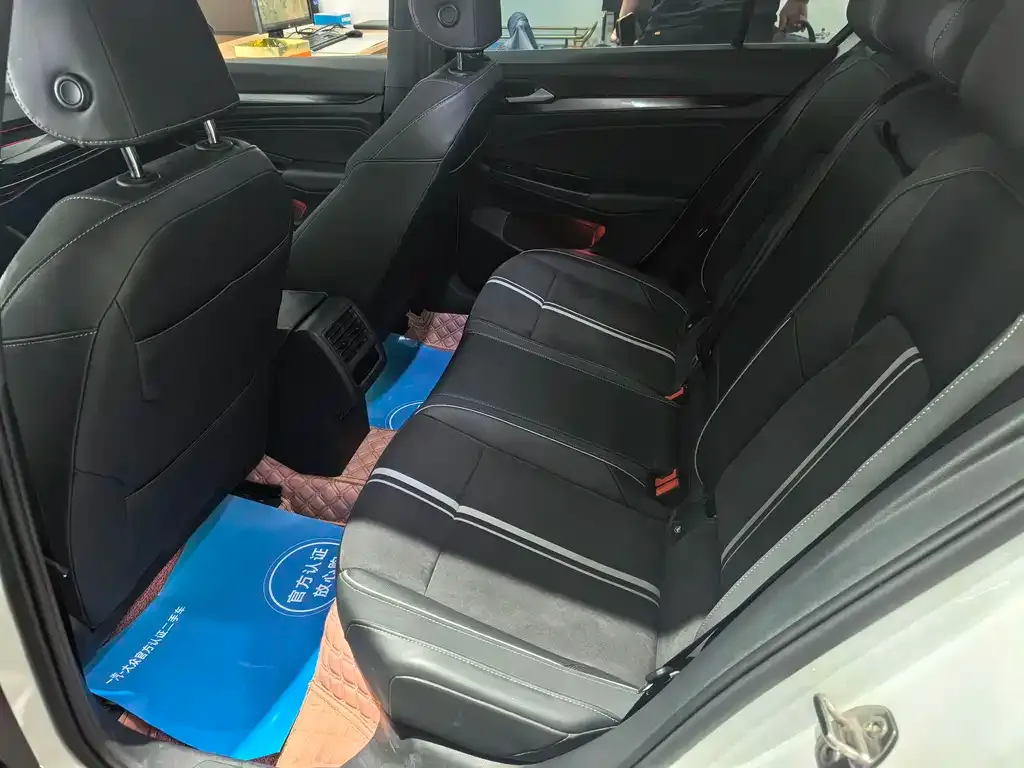 Volkswagen Golf 2024 из CN, фото 8