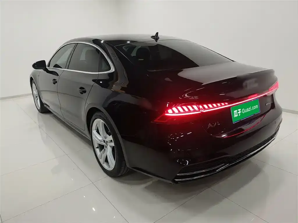Audi A7L — фото 7