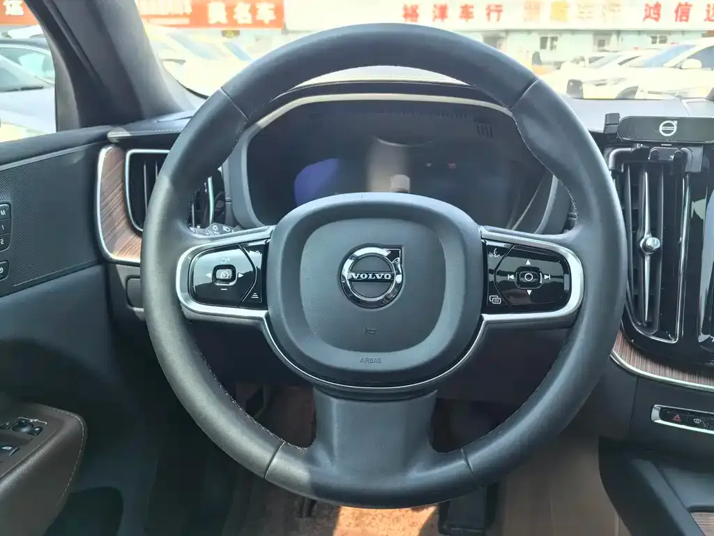 Volvo XC60 2023 из CN, фото 7