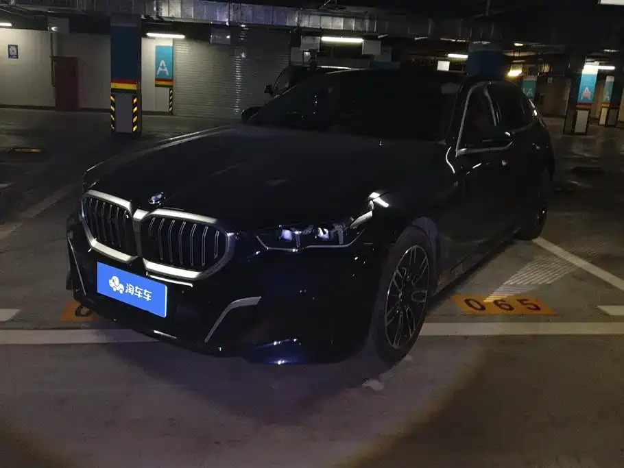 BMW 5 Series — фото 1
