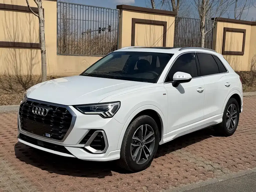 Audi Q3 — фото 1